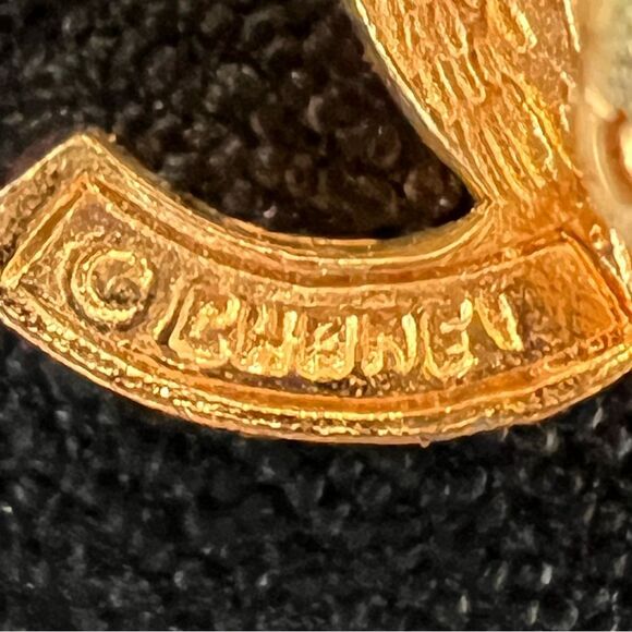 CHANEL Gold Stud Earrings with Crystal Floral Design - Picture 5 of 9